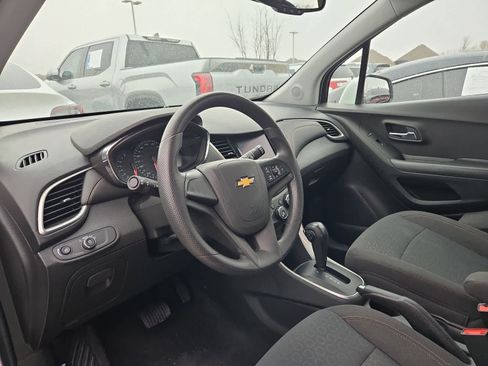 Used 2020 Chevrolet Trax LS image 2
