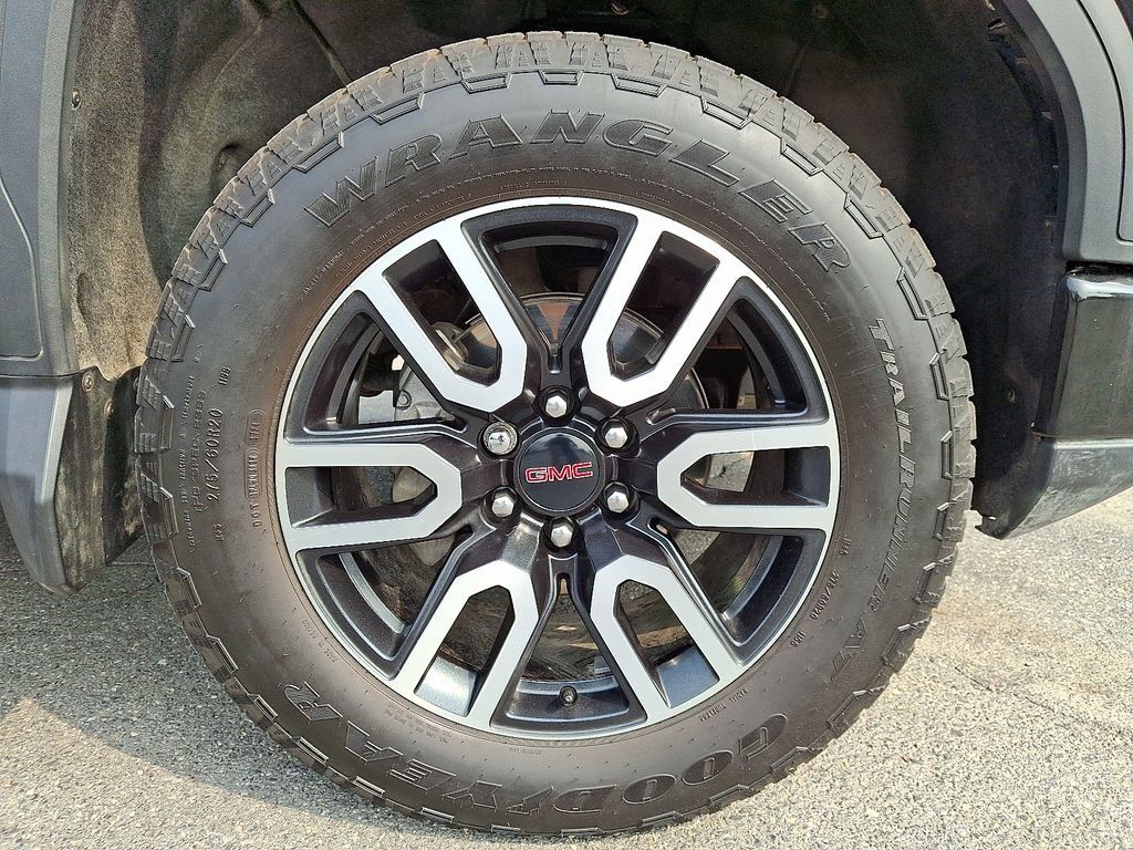 Used 2025 GMC Sierra 1500 AT4 w/ Technology Package AWD/4WD image 8
