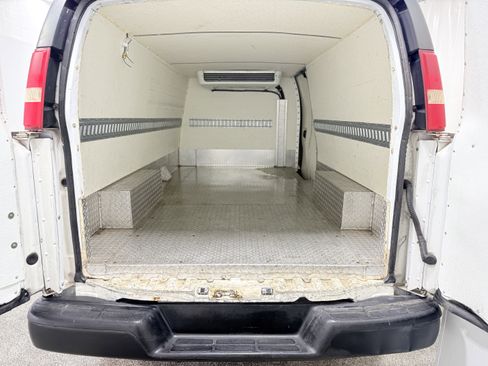 Used 2009 Chevrolet Express 2500 Extended w/ Power Package image 13