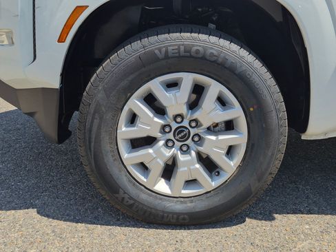 Used 2023 Nissan Frontier SV w/ Technology Package AWD/4WD image 13