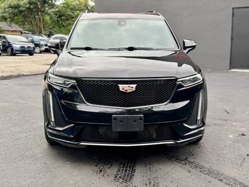 Used 2021 Cadillac XT6 Sport w/ Platinum Package AWD/4WD image 2