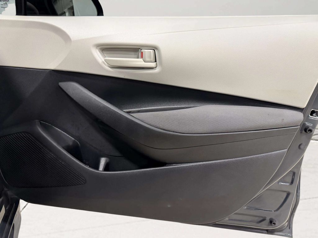 Used 2023 Toyota Corolla LE FWD image 28