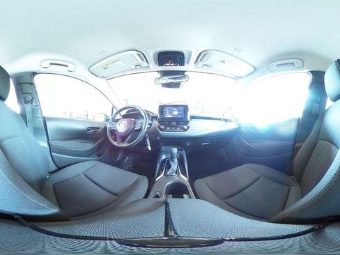 Used 2025 Toyota Corolla LE FWD image 39