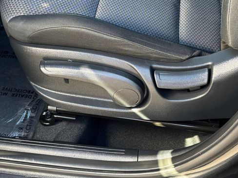 Used 2025 Kia Soul LX w/ LX Technology Package FWD image 22