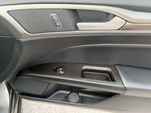 Used 2017 Ford Fusion SE w/ Fusion SE Technology Package FWD image 44