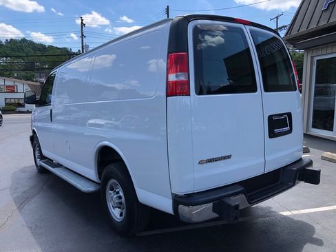 Used 2024 Chevrolet Express 2500 w/ Driver Convenience Package RWD image 4