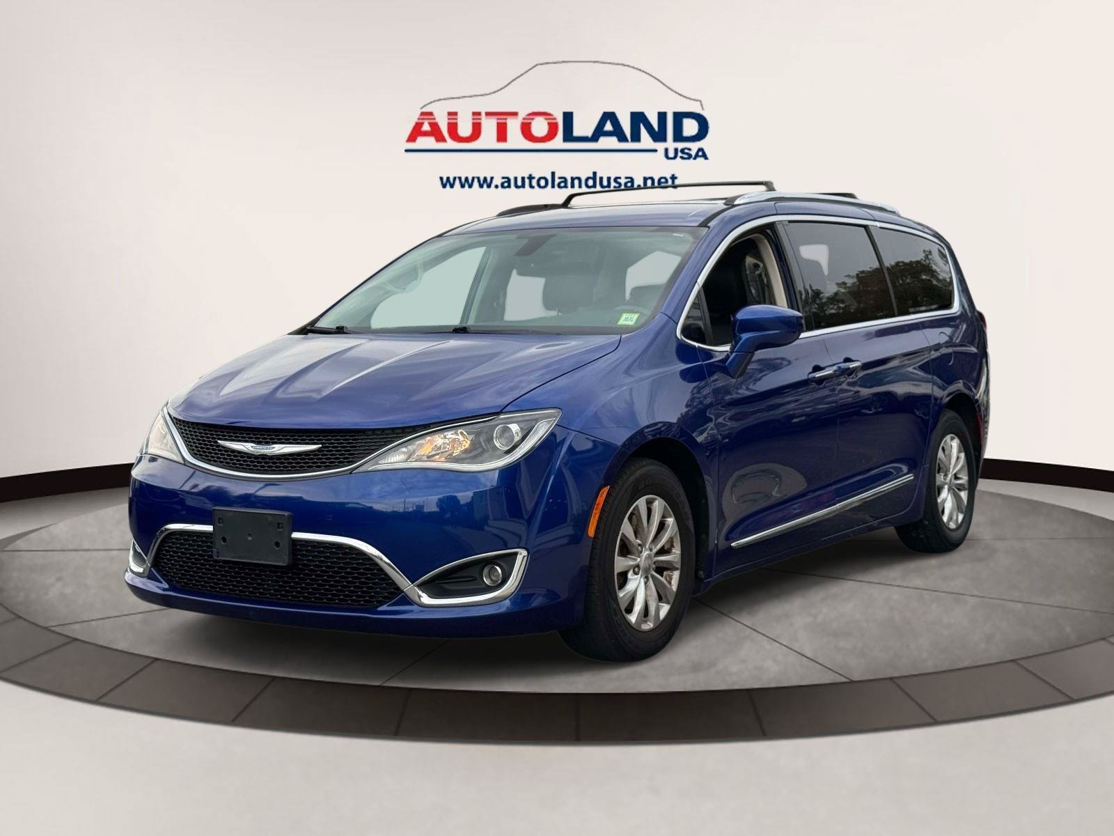 Used 2018 Chrysler Pacifica Touring-L Plus FWD image 1