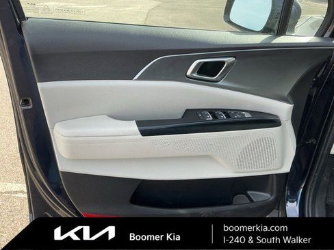 Certified 2024 Kia Carnival LX image 17