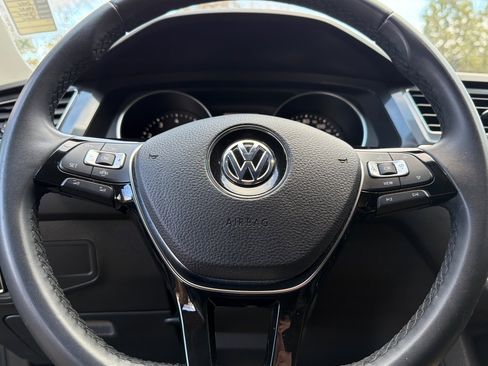 Used 2020 Volkswagen Tiguan SE w/ Panoramic Sunroof Package image 30