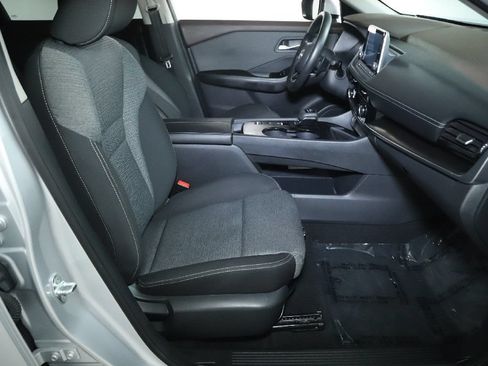Certified 2022 Nissan Rogue SV FWD image 32