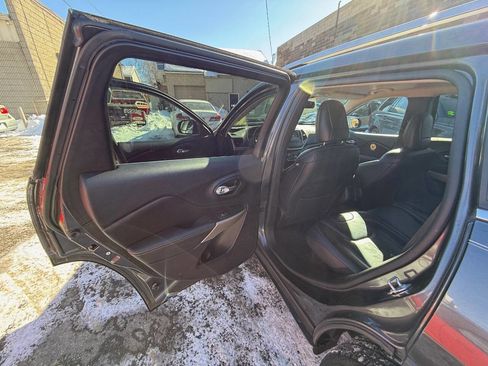 Used 2017 Jeep Cherokee Latitude w/ True North Edition image 11