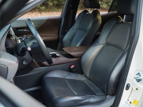 Used 2022 Toyota Venza XLE image 22