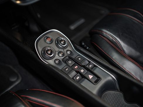 Used 2019 McLaren 570S Spider image 25