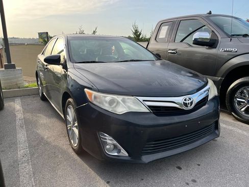 Used 2014 Toyota Camry XLE w/ Leather Package FWD image 2
