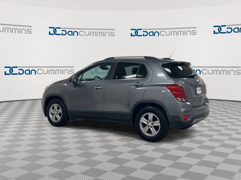 Used 2020 Chevrolet Trax LT w/ Sun & Sound Package FWD image 6