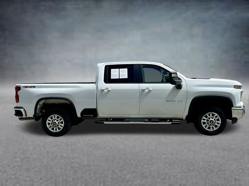 Used 2025 Chevrolet Silverado 2500 LT w/ Convenience Package AWD/4WD image 4