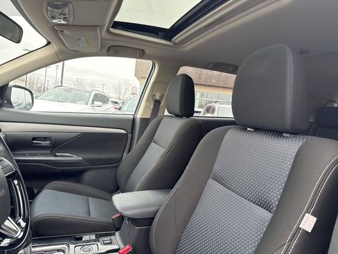 Used 2017 Mitsubishi Outlander SE image 9