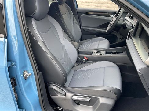 Certified 2025 Volkswagen Tiguan SE R-Line AWD/4WD image 6