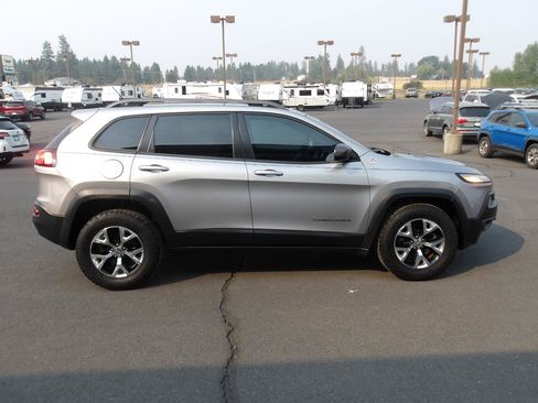 Used 2015 Jeep Cherokee Trailhawk AWD/4WD image 6