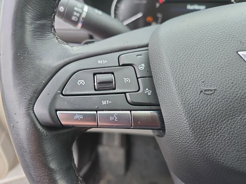 Used 2023 Cadillac XT4 Premium Luxury w/ Cold Weather Package AWD/4WD image 20