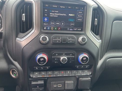 Used 2020 GMC Sierra 1500 Denali w/ Denali Ultimate Package AWD/4WD image 22