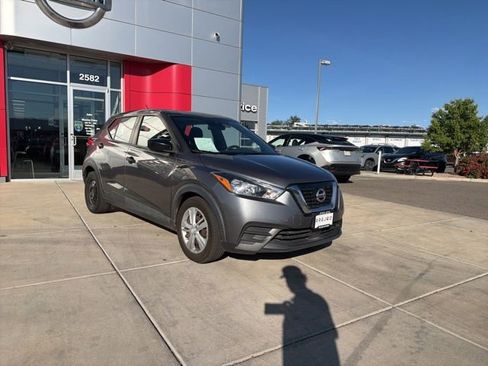 Used 2020 Nissan Kicks S FWD image 3