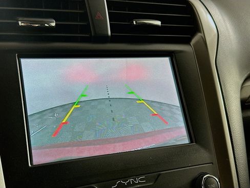 Used 2019 Ford Fusion SE image 22