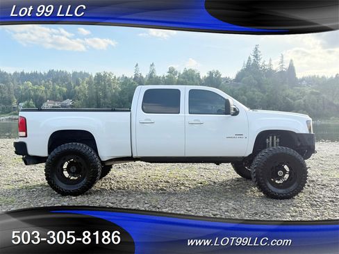 Used 2009 GMC Sierra 2500 SLT w/ Entertainment Package AWD/4WD image 5
