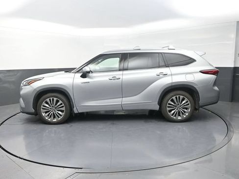 Used 2021 Toyota Highlander Platinum AWD/4WD image 4