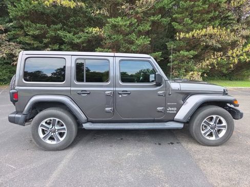 Used 2018 Jeep Wrangler Unlimited Sahara AWD/4WD image 5