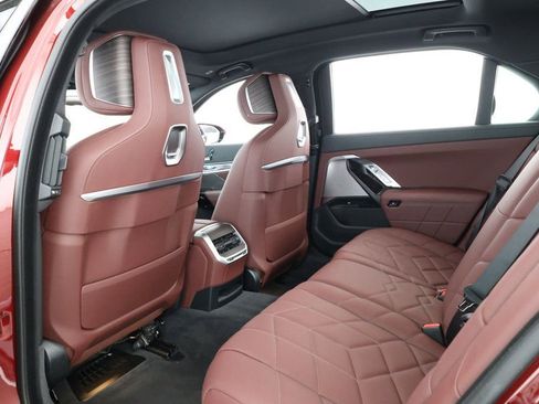 Used 2024 BMW i7 eDrive50 image 23