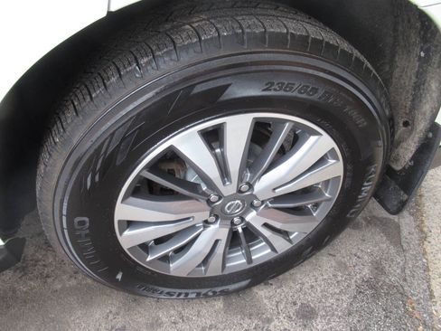 Used 2020 Nissan Pathfinder SV AWD/4WD image 14