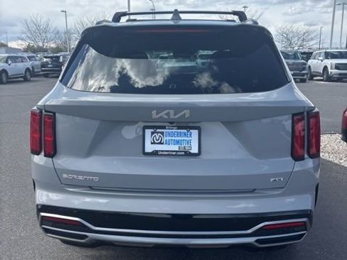 Used 2023 Kia Sorento SX AWD/4WD image 3