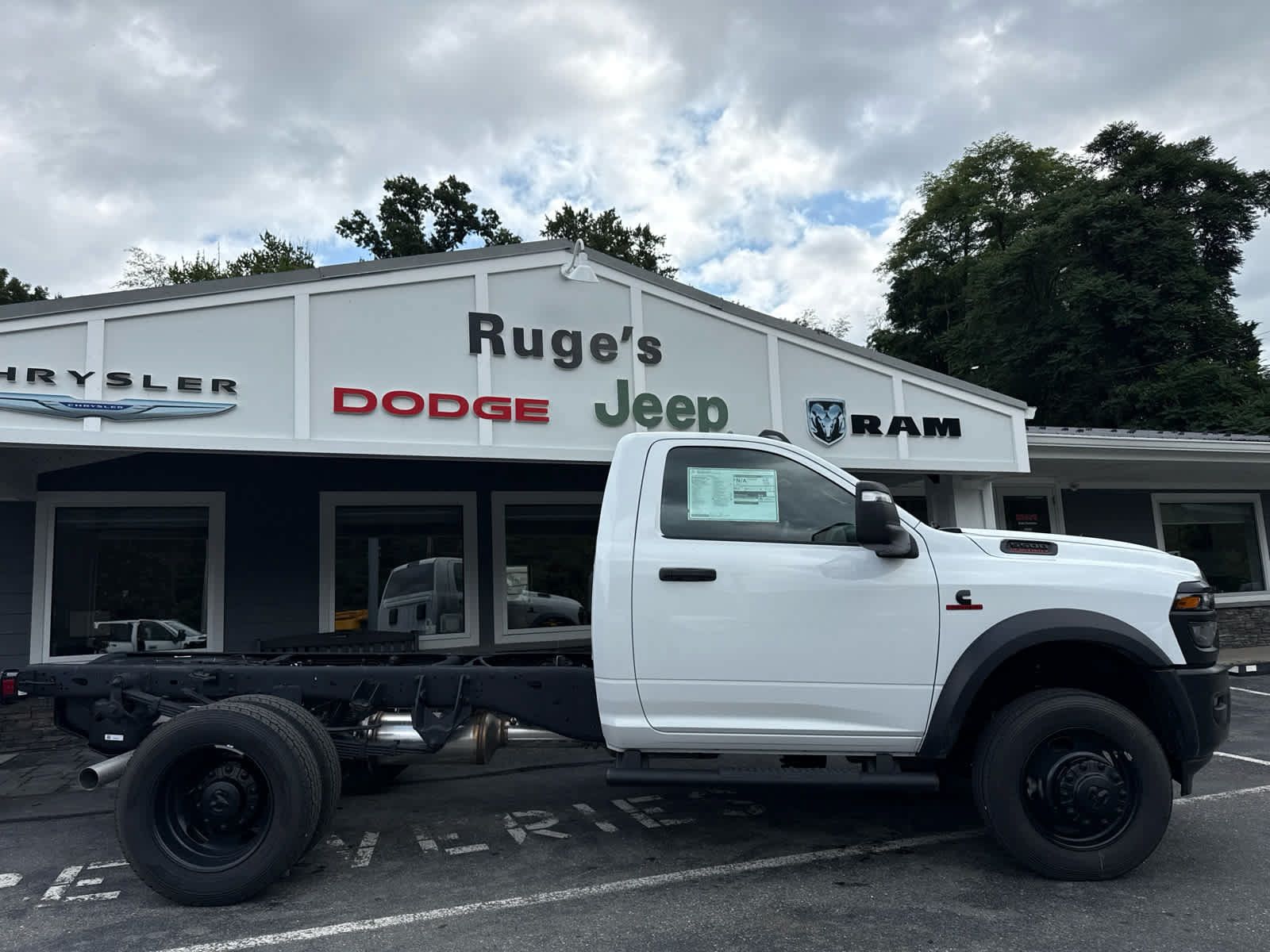 New 2026 RAM 5500 Tradesman AWD/4WD image 2