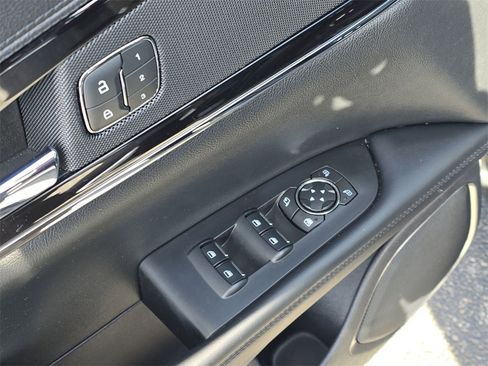 Used 2022 Lincoln Nautilus Reserve w/ Equipment Group 201A image 13