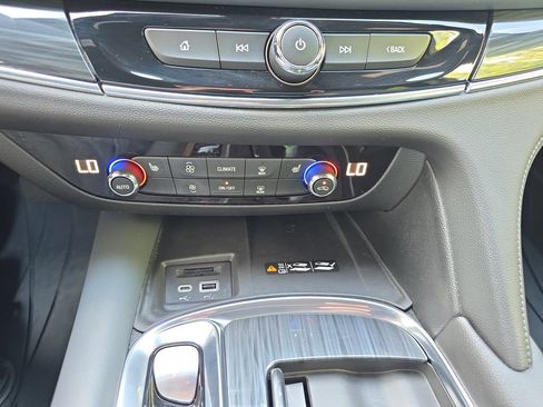 Used 2024 Buick Enclave Essence w/ Experience Buick Package FWD image 28