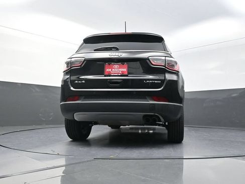 Used 2018 Jeep Compass Limited w/ Navigation Group AWD/4WD image 35