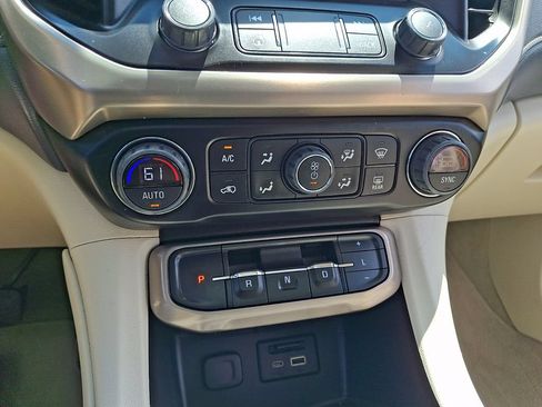 Used 2023 GMC Acadia Denali w/ Denali Ultimate Package AWD/4WD image 17