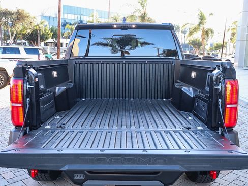 Used 2024 Toyota Tacoma Trailhunter image 33