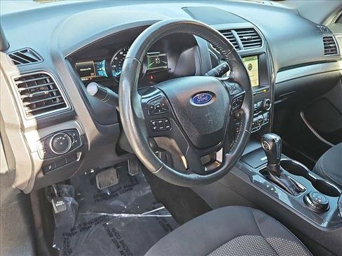 Used 2018 Ford Explorer XLT w/ Equipment Group 201A AWD/4WD image 10