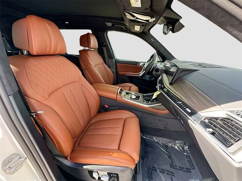 New 2026 BMW X7 M60i image 24