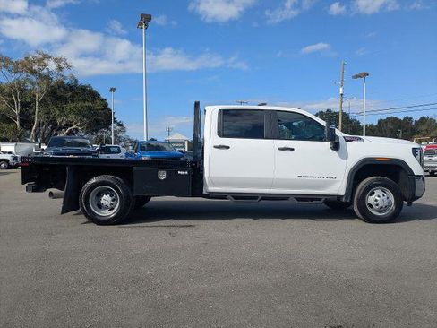 Used 2024 GMC Sierra 3500 Pro w/ Convenience Package image 3