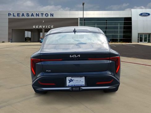 Used 2025 Kia K4 LXS image 4