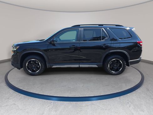 Used 2025 Honda Pilot TrailSport image 8