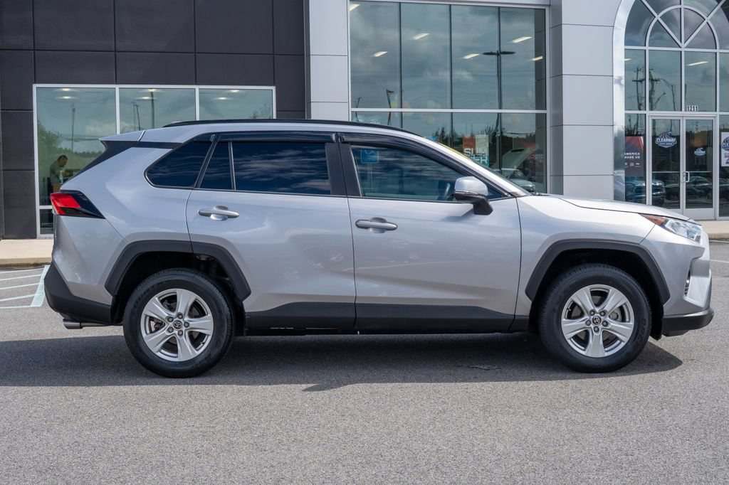 Used 2021 Toyota RAV4 XLE w/ Convenience Package FWD image 8