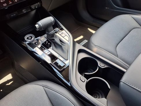New 2025 Kia Niro SX image 16