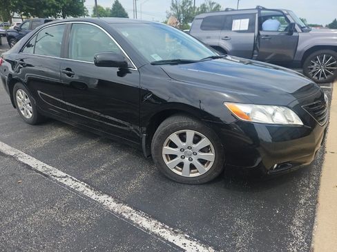 Used 2009 Toyota Camry XLE FWD image 2