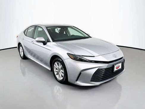 Certified 2025 Toyota Camry LE FWD image 3