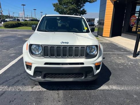 Used 2023 Jeep Renegade Latitude AWD/4WD image 3