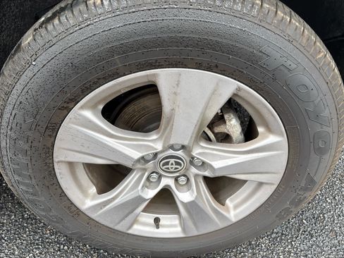 Used 2025 Toyota RAV4 XLE AWD/4WD image 20